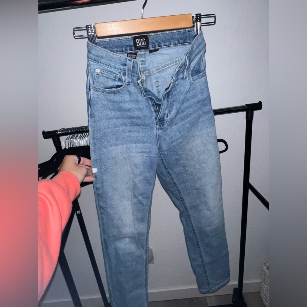 BDG girlfriend high rise cropped jeans. size 24